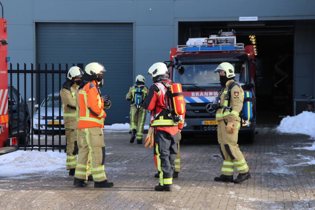 Brand op dak van Benel