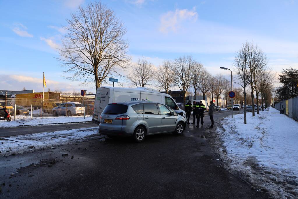 Botsen op kruising bedrijventerrein De Hoef