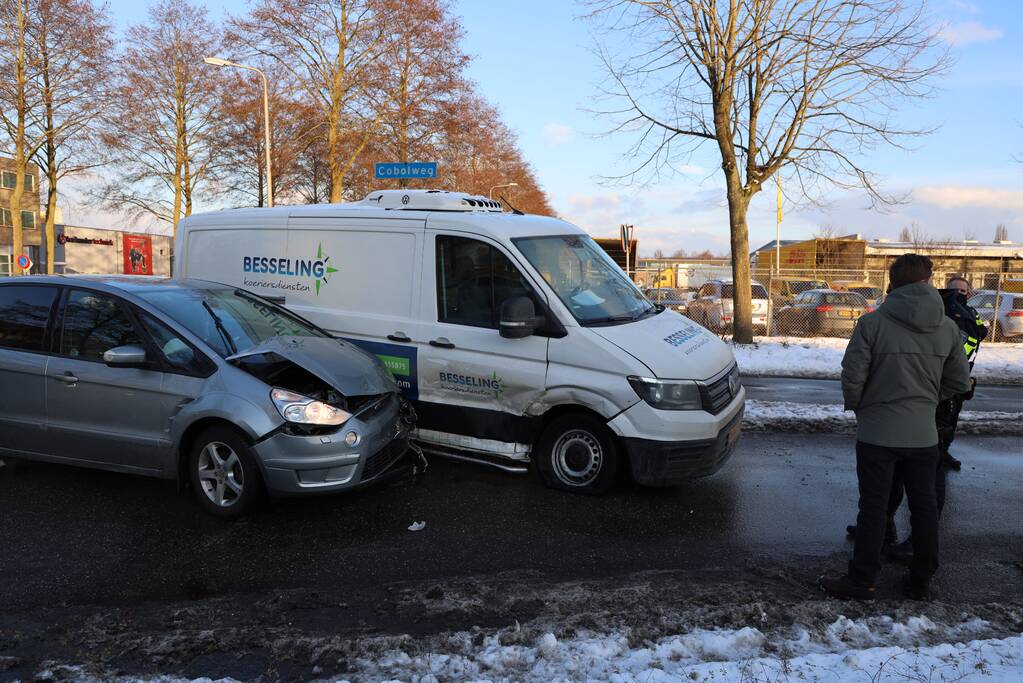 Botsen op kruising bedrijventerrein De Hoef