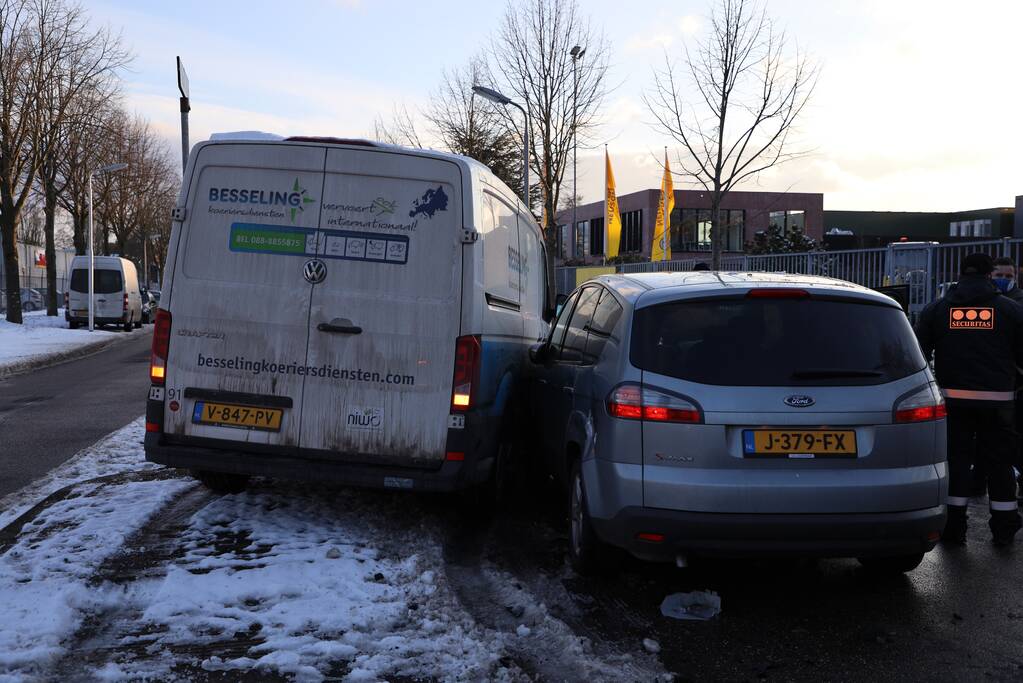 Botsen op kruising bedrijventerrein De Hoef