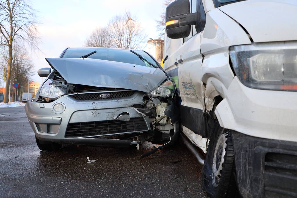 Botsen op kruising bedrijventerrein De Hoef
