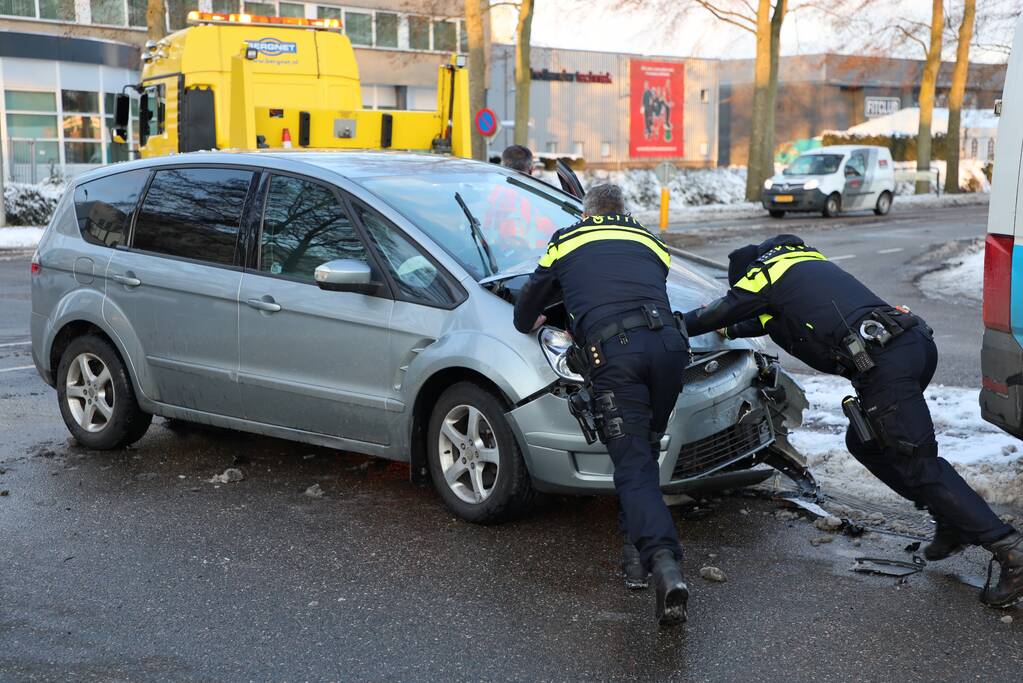 Botsen op kruising bedrijventerrein De Hoef