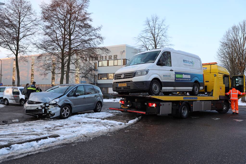 Botsen op kruising bedrijventerrein De Hoef