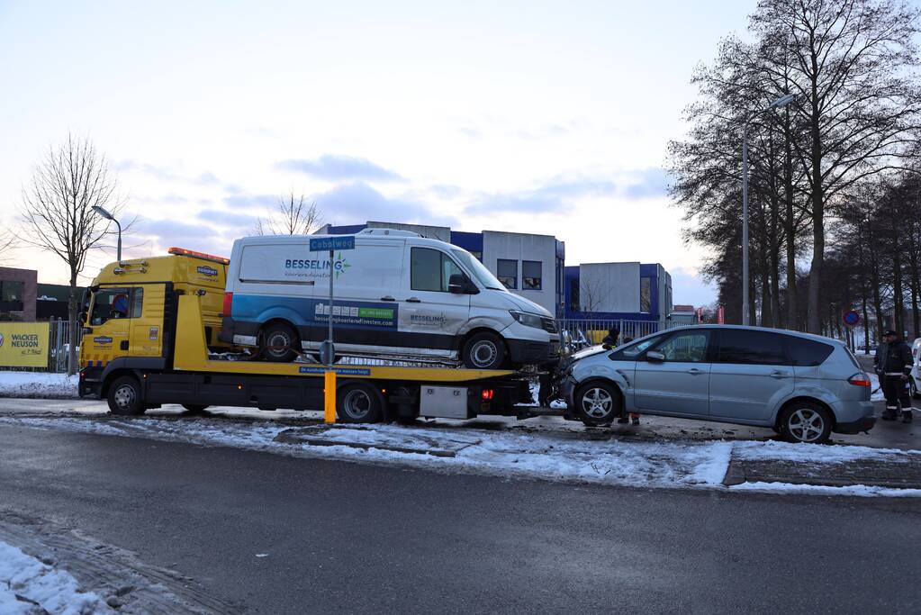 Botsen op kruising bedrijventerrein De Hoef
