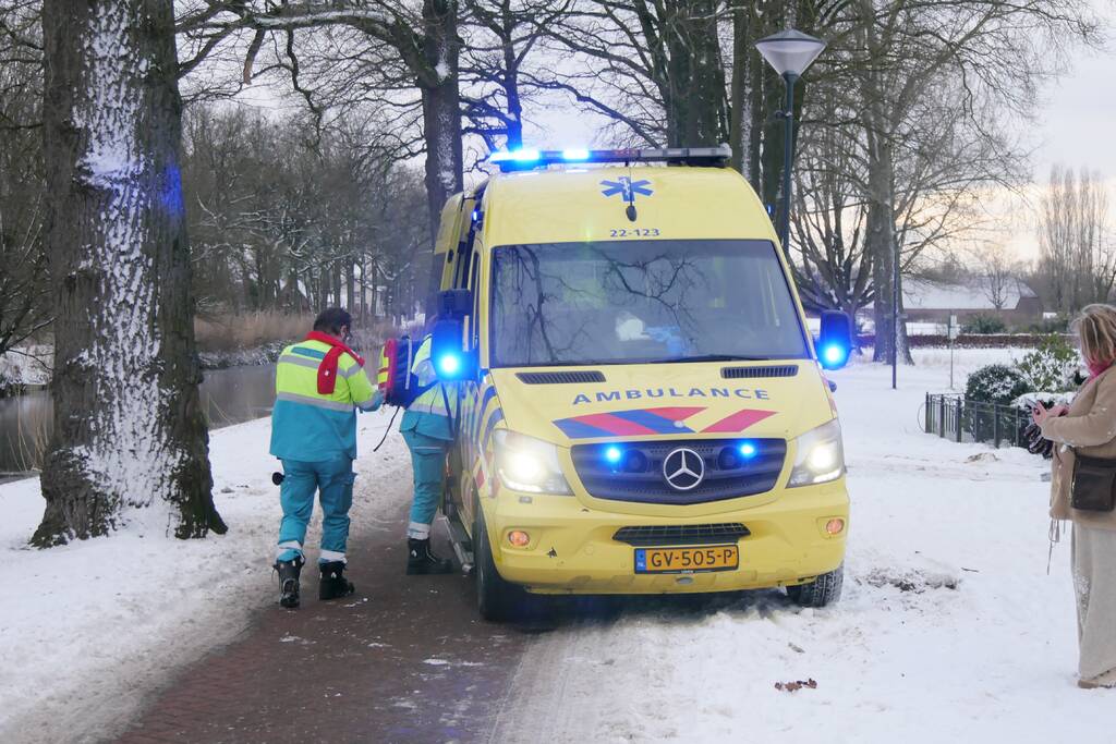 Persoon raakt te water