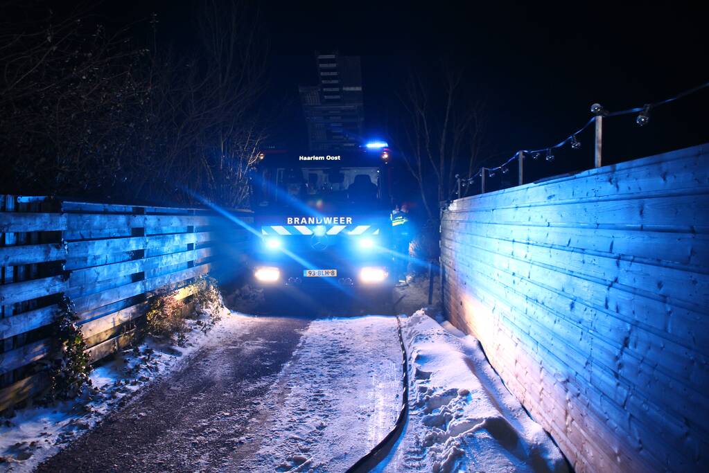 Kachel in brand in chalet