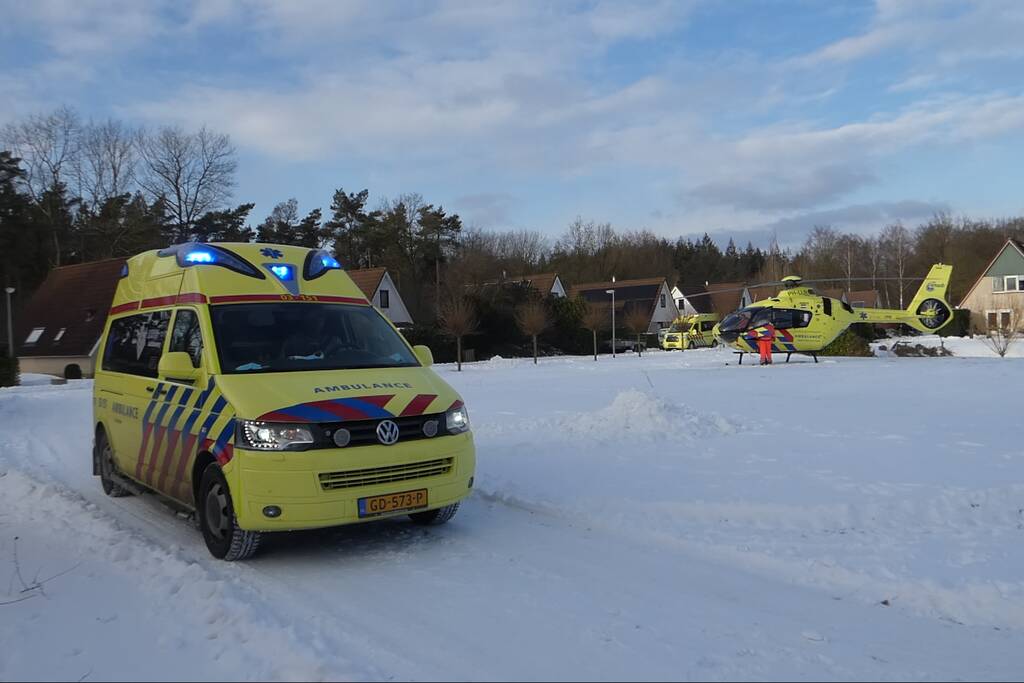 Traumahelikopter landt in sneeuw