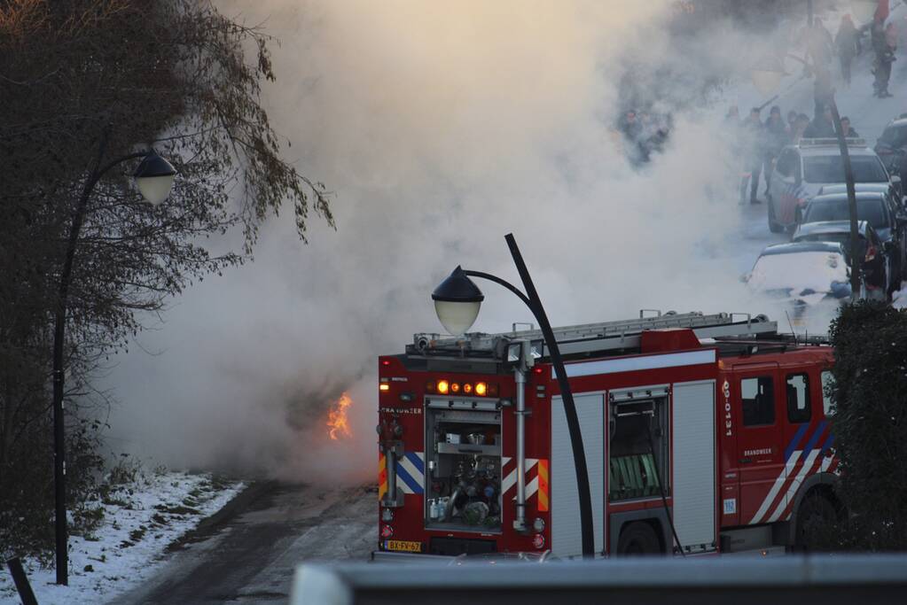 Auto gaat in vlammen op