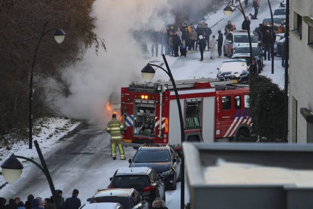 Auto gaat in vlammen op