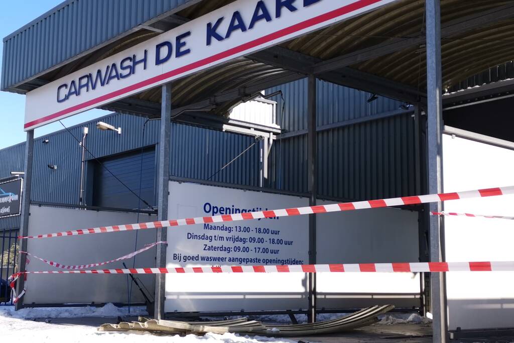 Carwash gesloten door ingestort dak