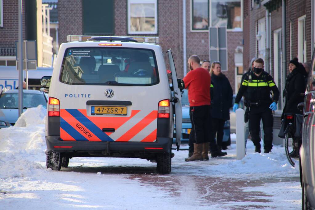 Traumahelikopter landt bij KNRM voor incident in woning