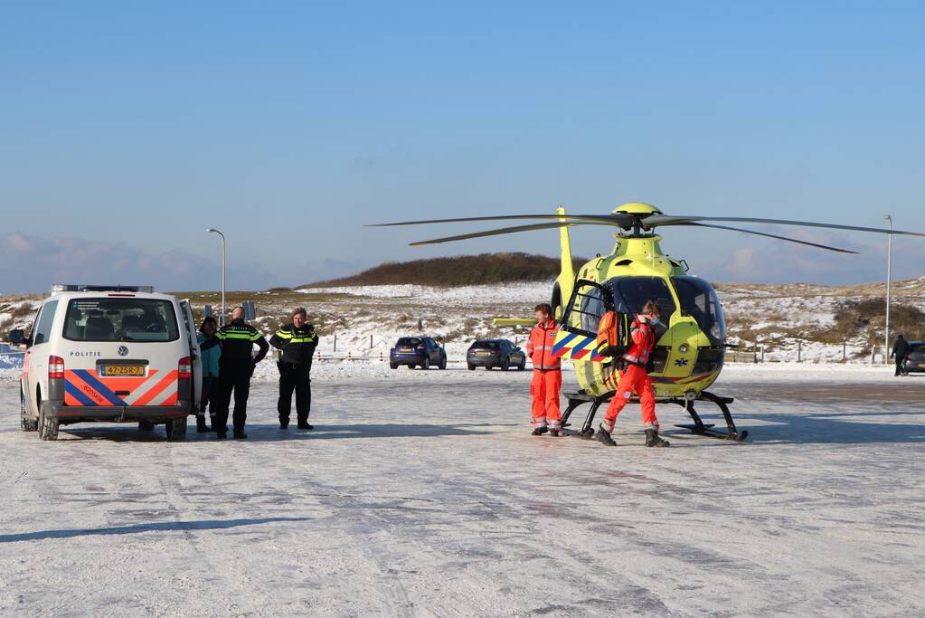Traumahelikopter landt bij KNRM voor incident in woning