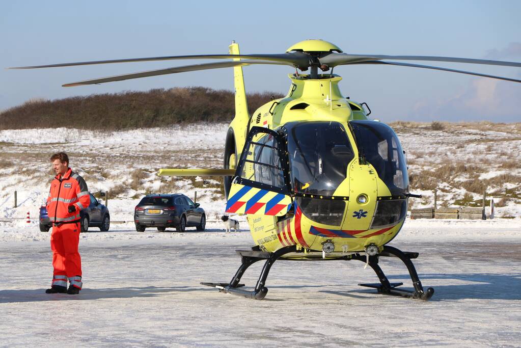 Traumahelikopter landt bij KNRM voor incident in woning