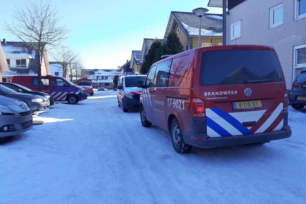 Brandweer verricht metingen in woning