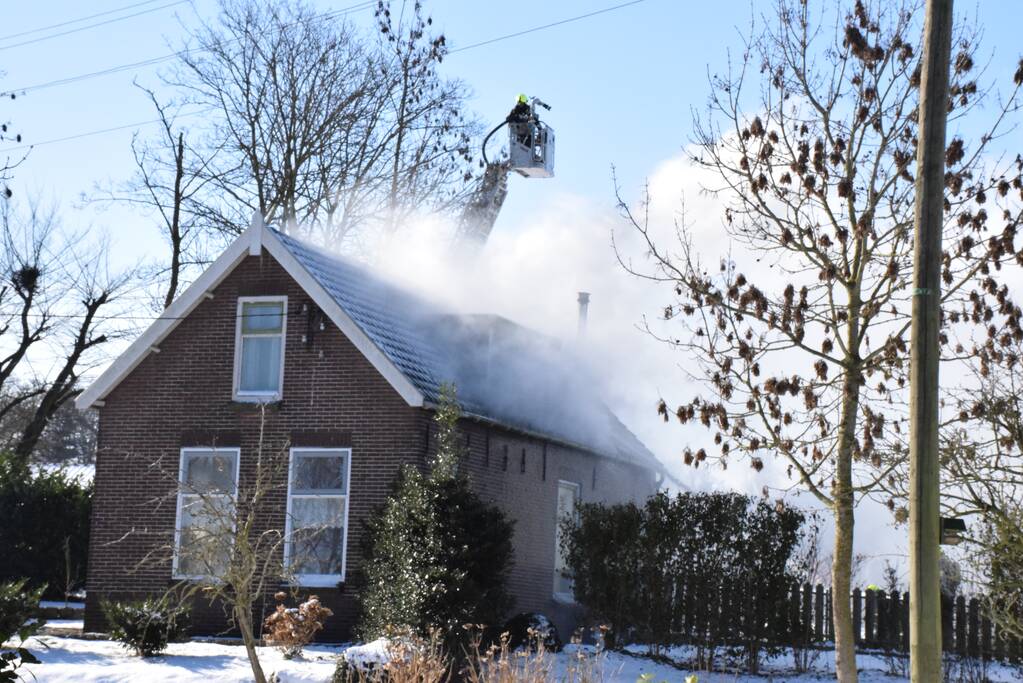 Veel rook bij zolderbrand