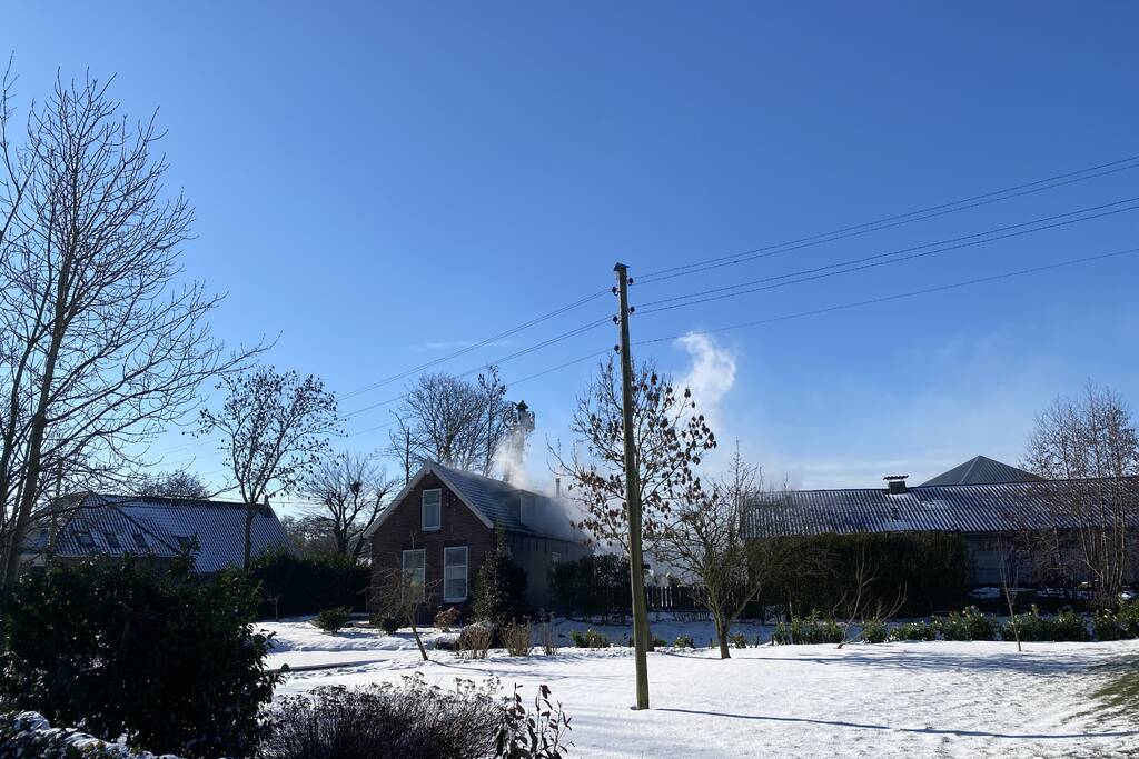 Veel rook bij zolderbrand