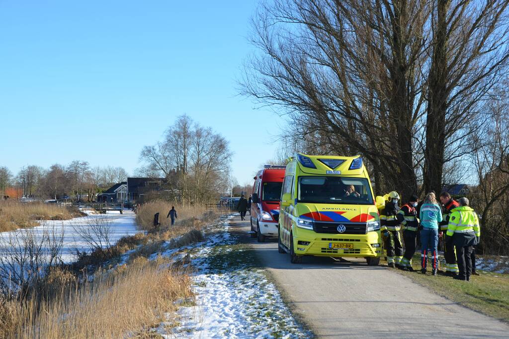 Gewonde met helikopter van ijs gered