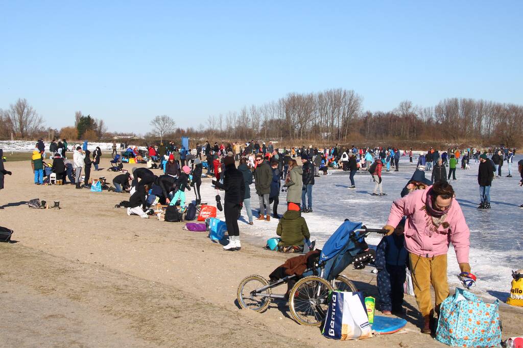 Veerplas zeer druk met schaatsers