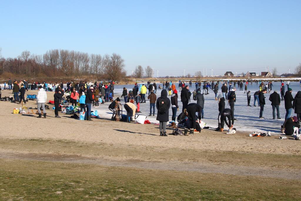 Veerplas zeer druk met schaatsers
