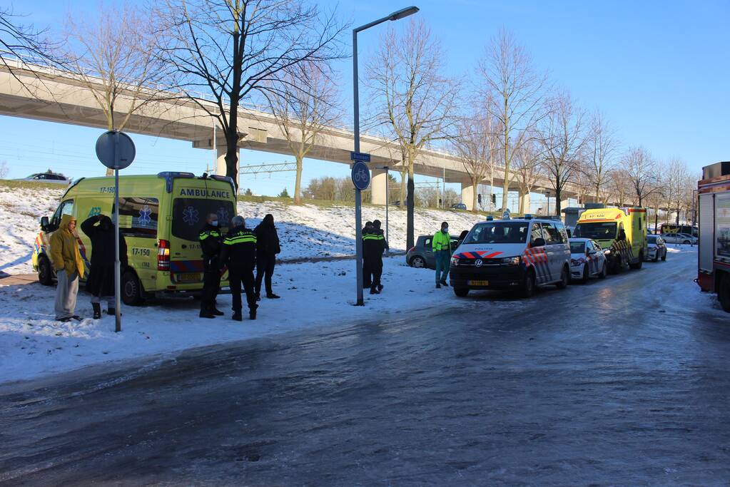 Brandweer blust uitslaande woningbrand