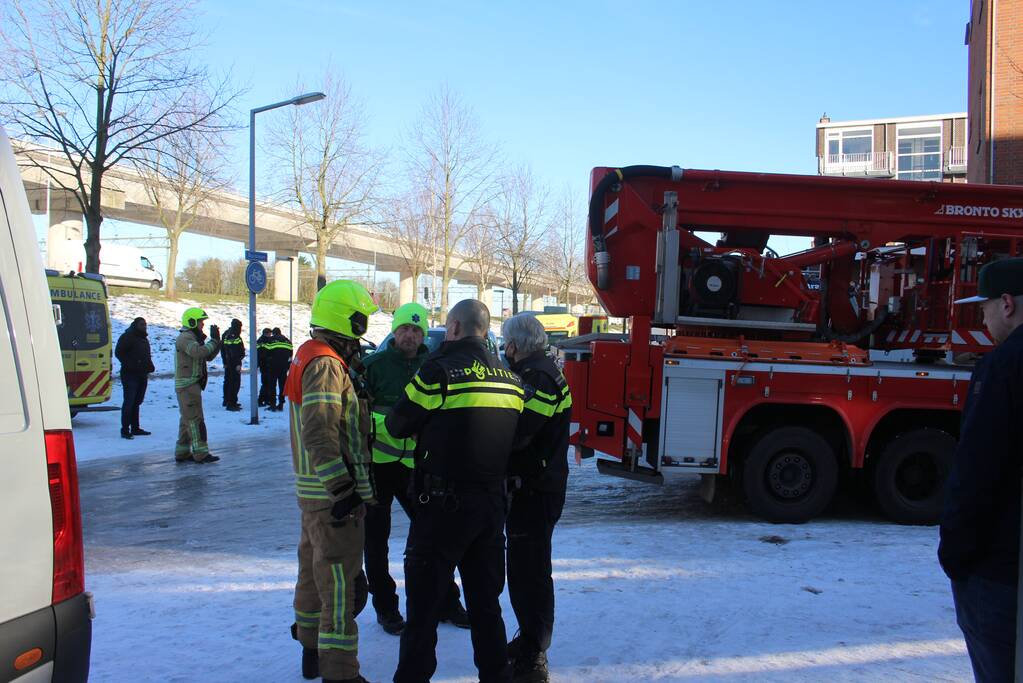 Brandweer blust uitslaande woningbrand