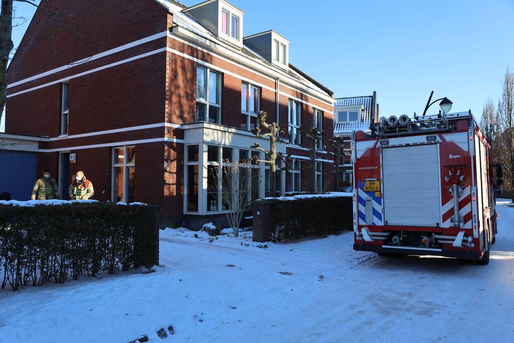 Brandweer doet onderzoek naar gesprongen waterleiding