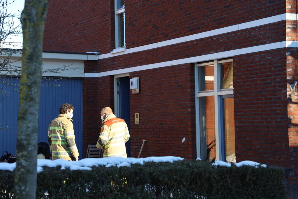 Brandweer doet onderzoek naar gesprongen waterleiding