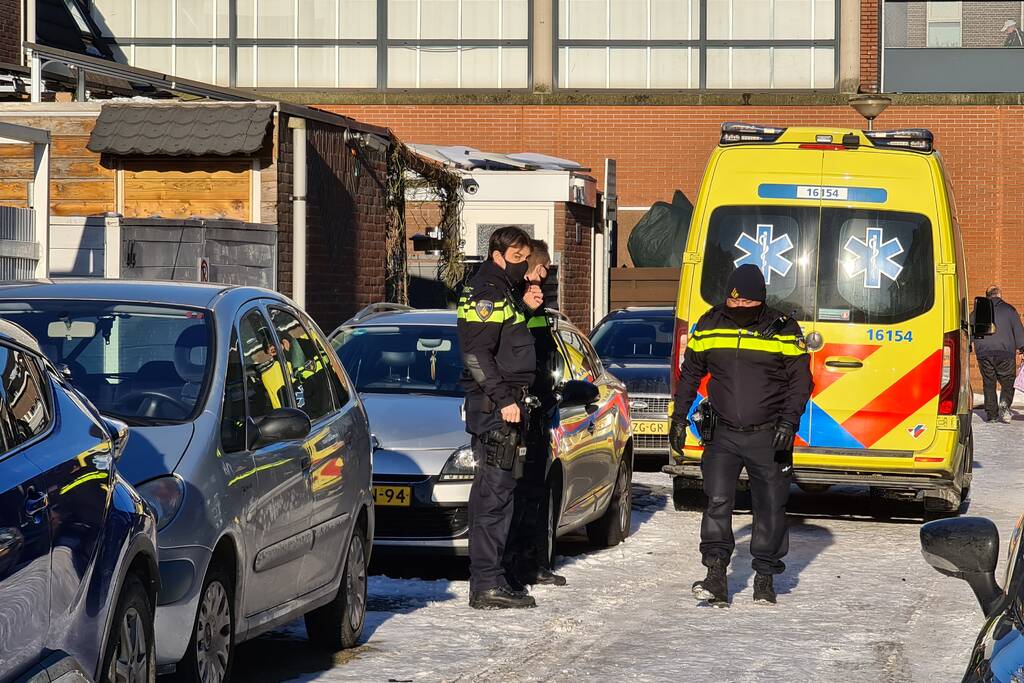 Traumahelikopter landt in park voor incident in woning