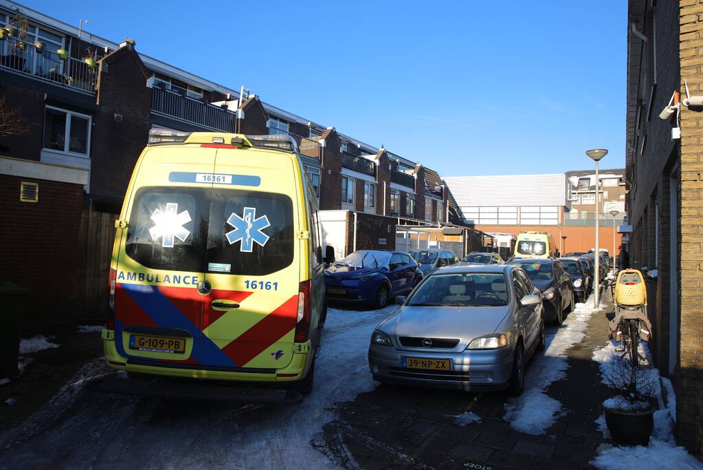 Traumahelikopter landt in park voor incident in woning