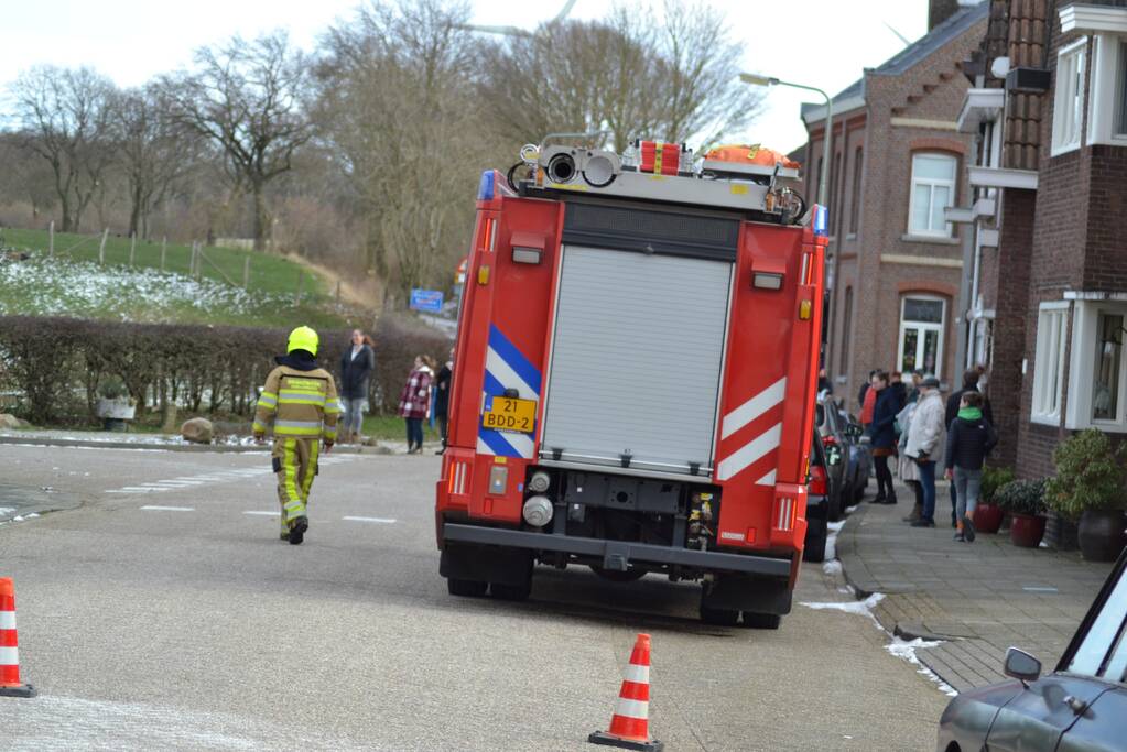 Brandweer doet onderzoek naar vermoedelijke schoorsteenbrand