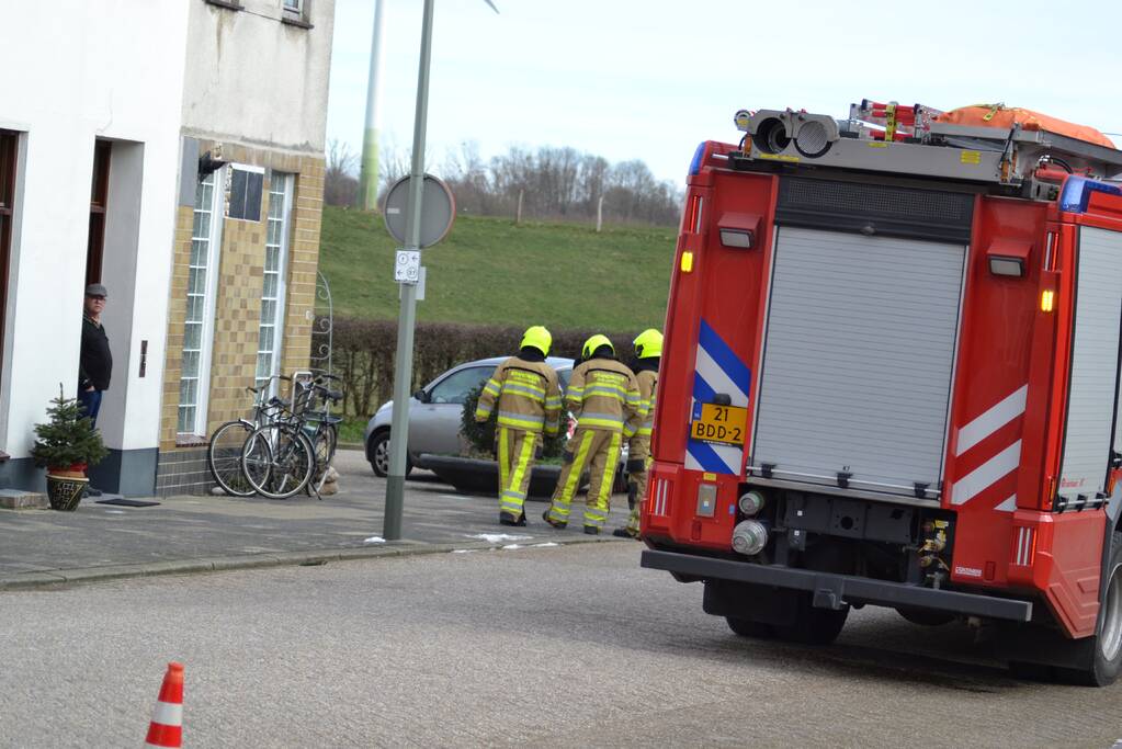 Brandweer doet onderzoek naar vermoedelijke schoorsteenbrand