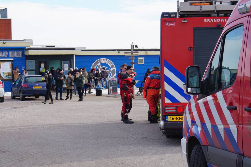 Brandweer zoekt naar mogelijk dier op het ijs