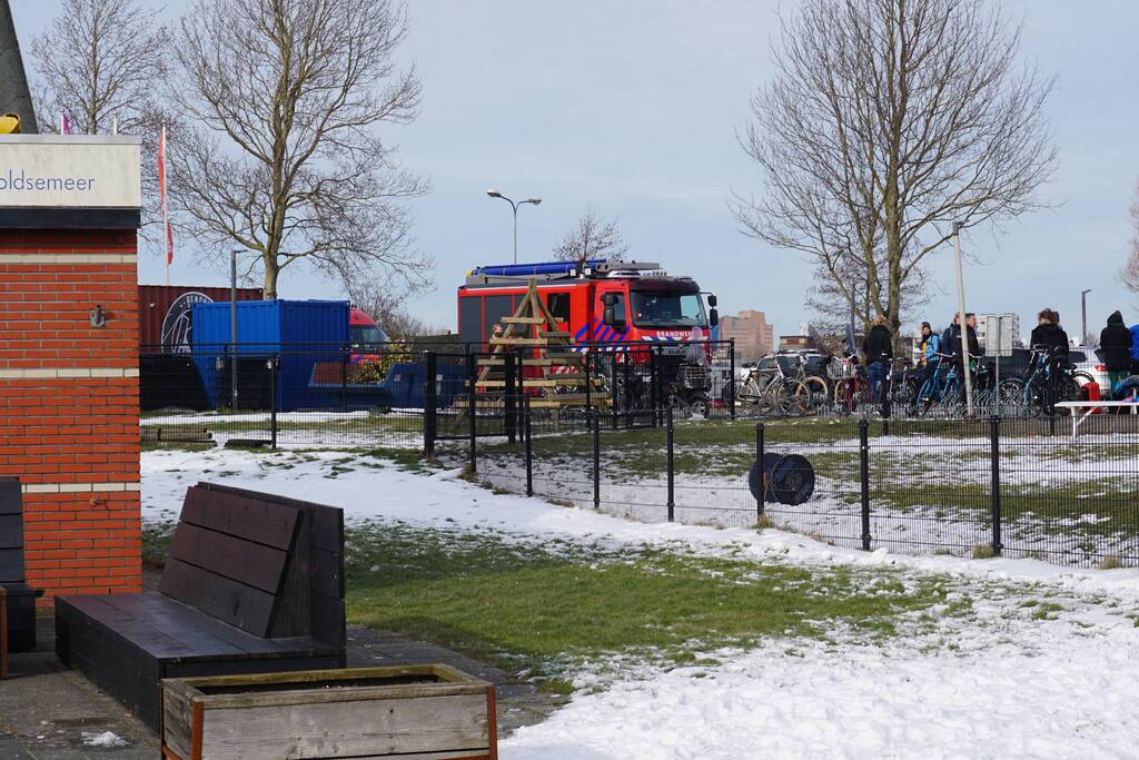 Brandweer zoekt naar mogelijk dier op het ijs