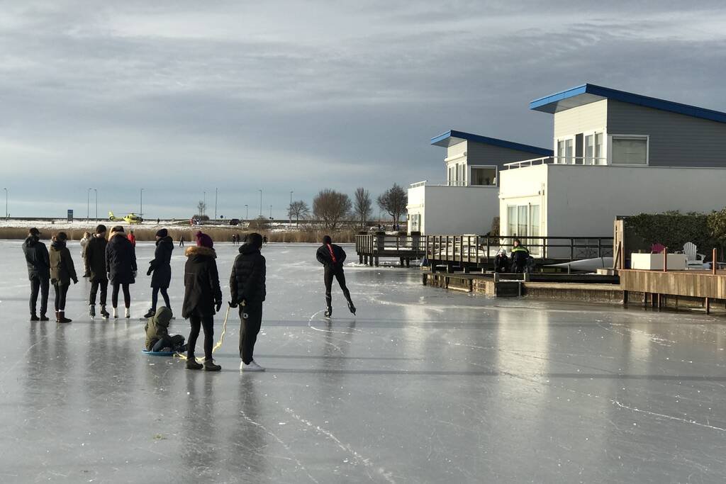 Persoon gewond door ongeval met ijszeiler