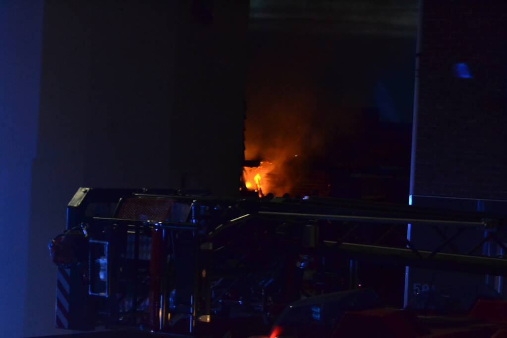 Brand in tuin met gasflessen