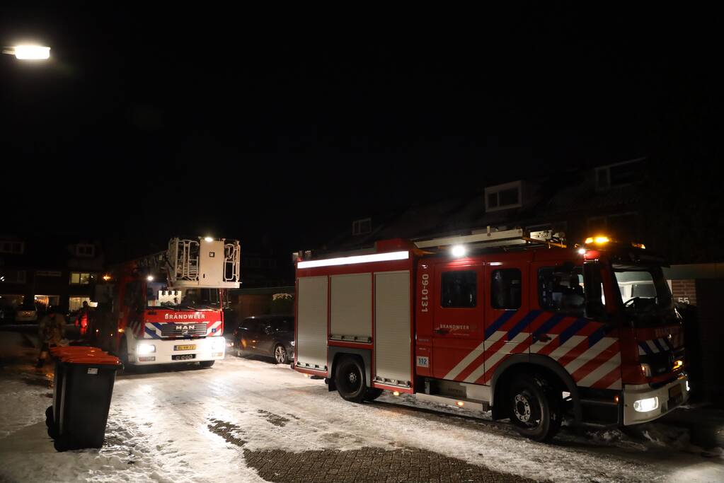 Rookwolken bij brand in schoorsteen