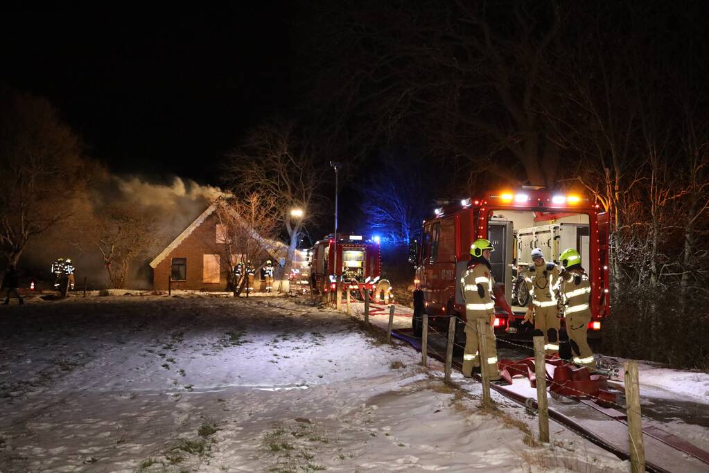 Woonboerderij gaat in vlammen op