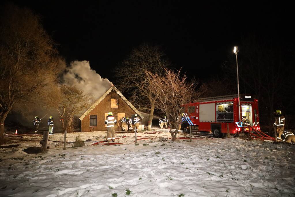 Woonboerderij gaat in vlammen op