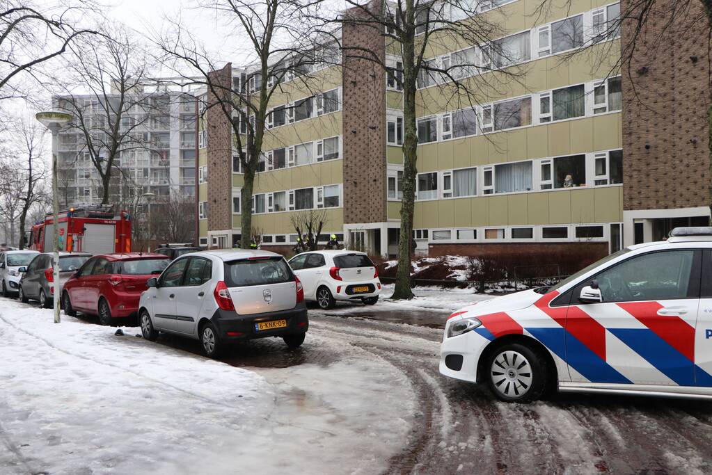 Onderzoek in flatgebouw naar vreemde lucht