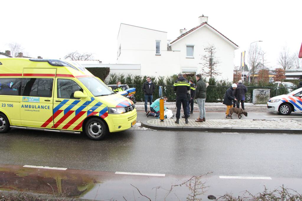 Vrouw gewond bij aanrijding met brommobiel