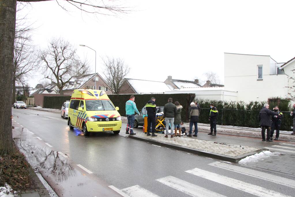 Vrouw gewond bij aanrijding met brommobiel