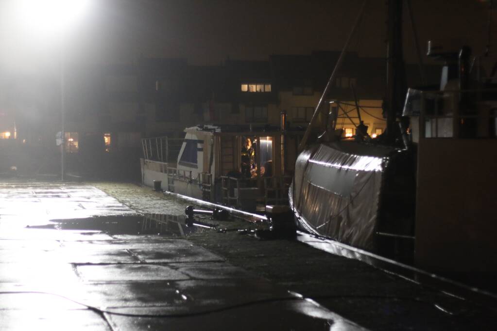 Omstanders redden man uit water