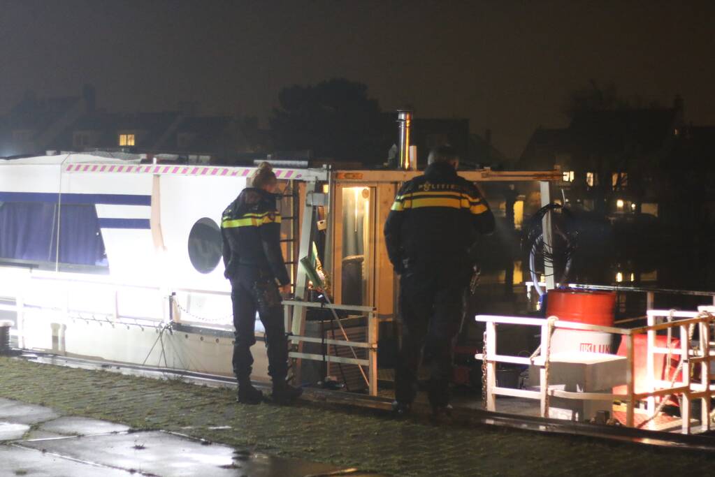 Omstanders redden man uit water
