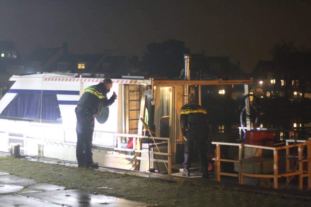 Omstanders redden man uit water