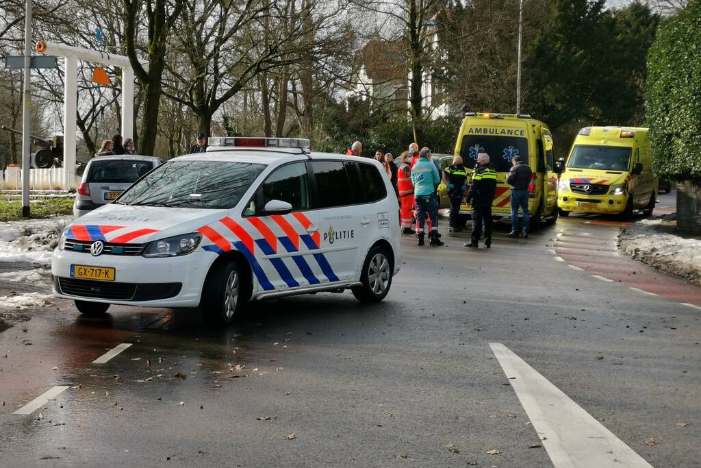 Fietser ernstig gewond na val over stoeprand