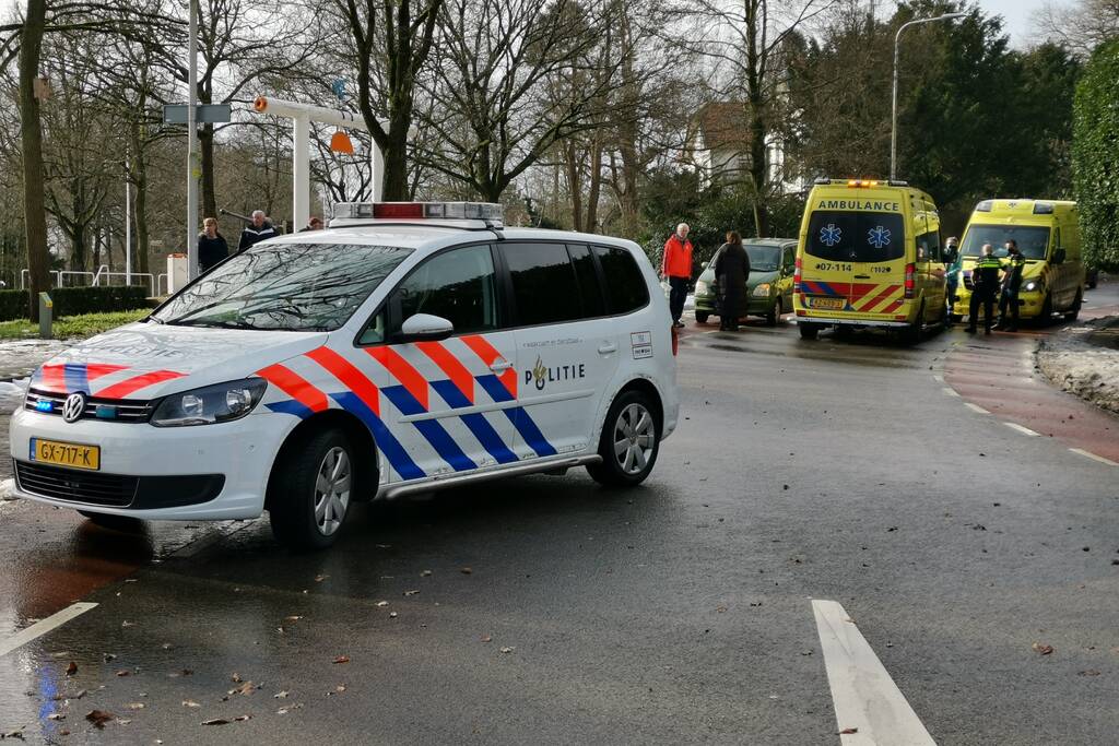 Fietser ernstig gewond na val over stoeprand