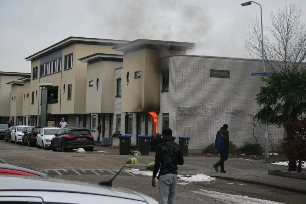 Veel schade bij uitslaande woningbrand