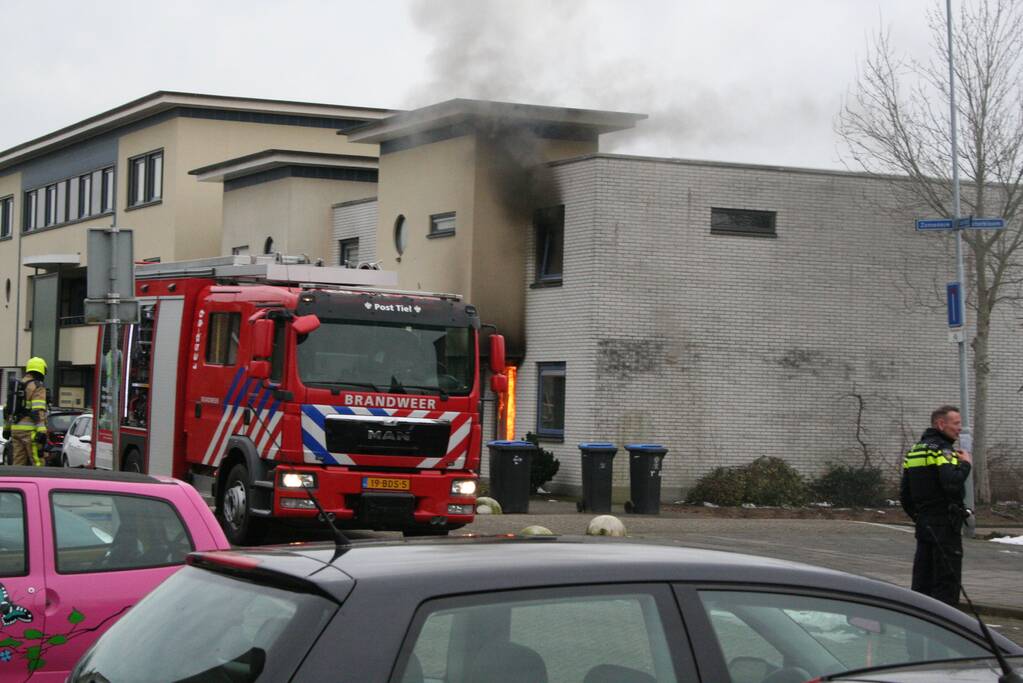 Veel schade bij uitslaande woningbrand
