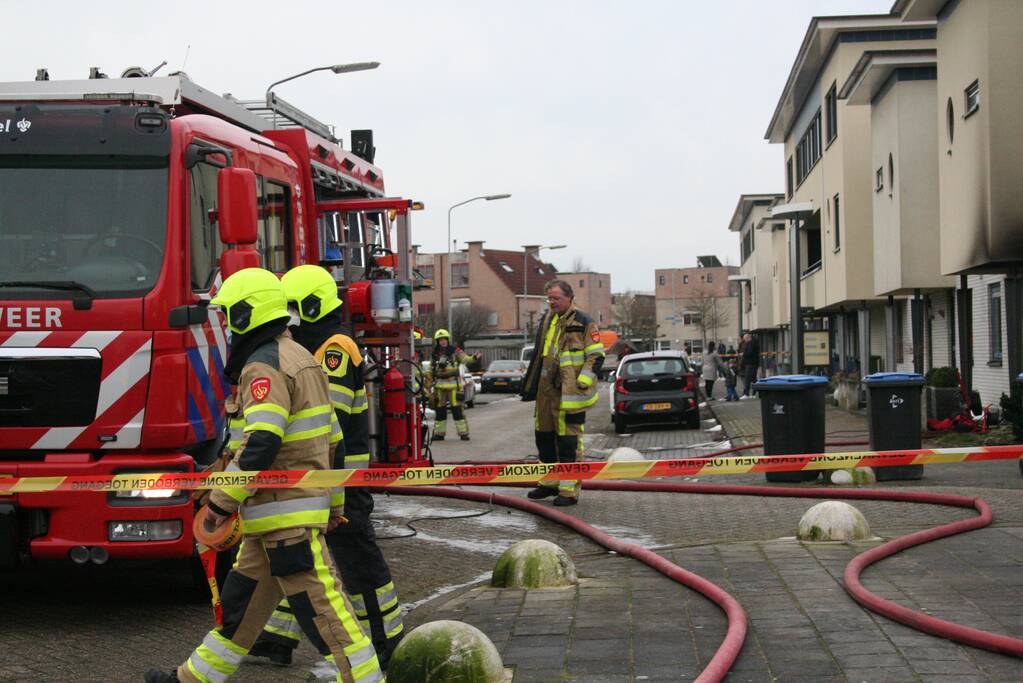Veel schade bij uitslaande woningbrand