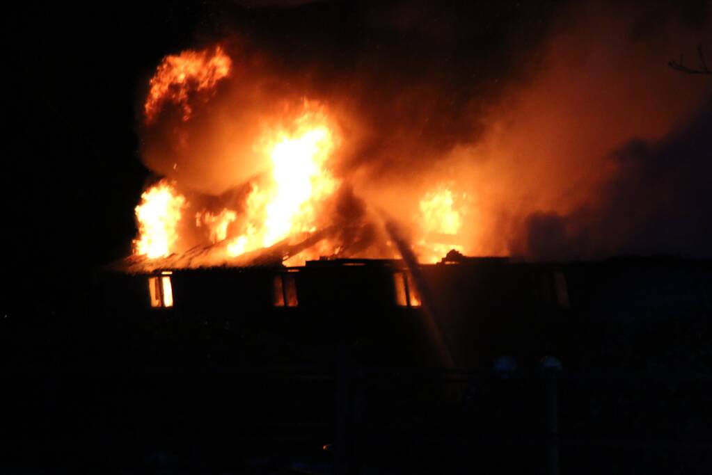 Uitslaande brand in schuur